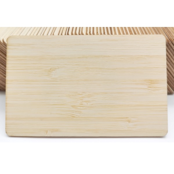 Bilde av "Plastic card" in wood material with RFID 1K Compatible 13.56 MHz chip Fudan 08. Bamboo. 70102081 (DE,SE,NO,FI,RO,PL)